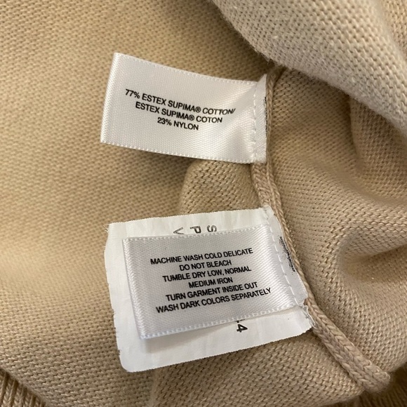 CUTTER & BUCK Chicago Blackhawks 1/4 Zip Sweater - Picture 5 of 5